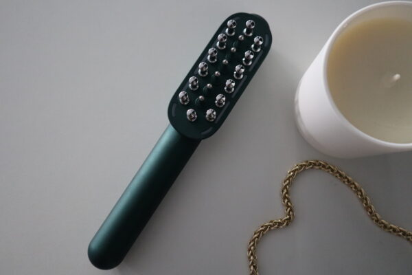 Misty Brush - Applicateur d'huile LED pour cheveux avec Massage – Image 4